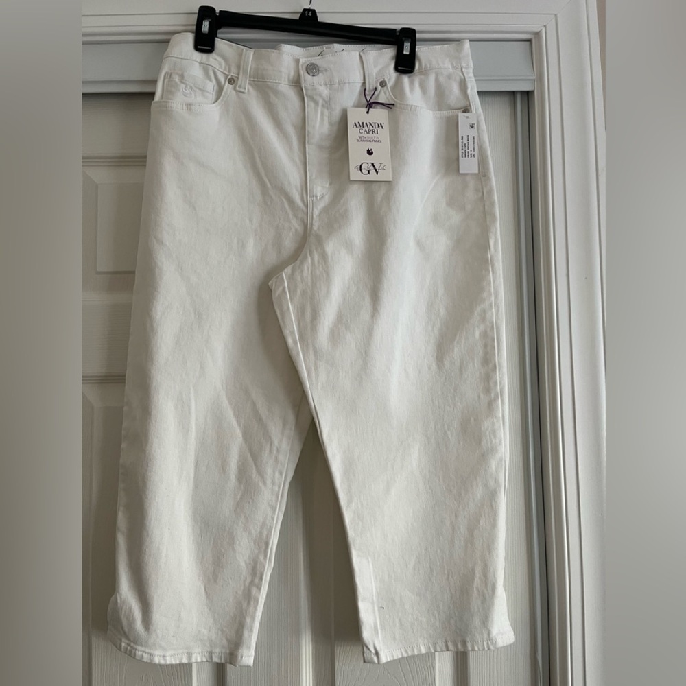 NWT Woman’s Gloria Vanderbilt Capris